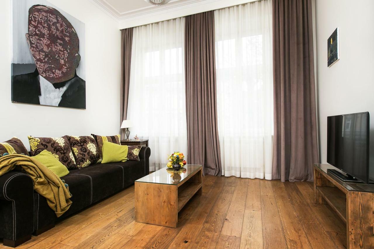 Old Town Brigue Apartment By Otium Krasków Eksteriør bilde