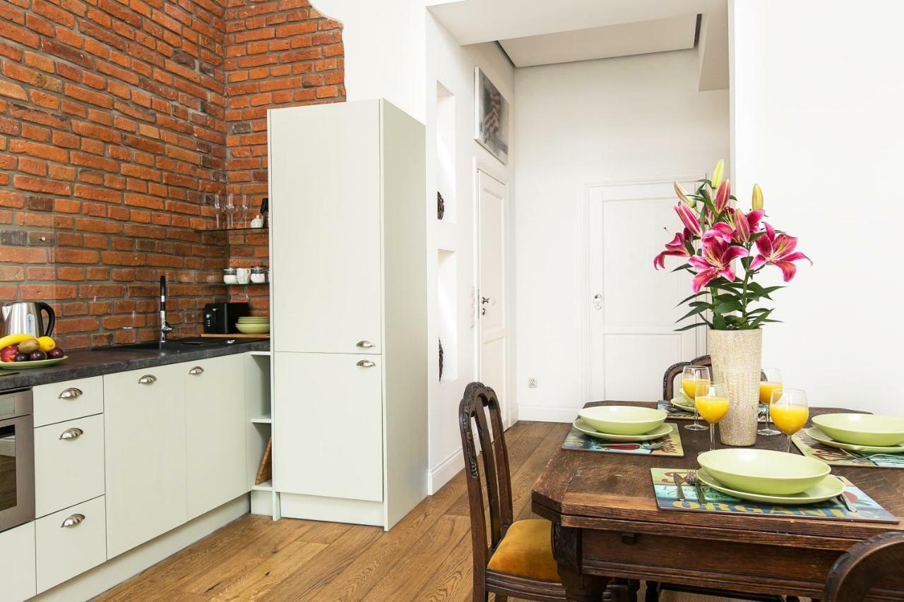 Old Town Brigue Apartment By Otium Krasków Eksteriør bilde