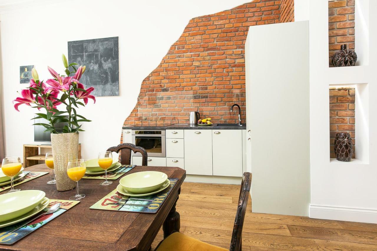 Old Town Brigue Apartment By Otium Krasków Eksteriør bilde
