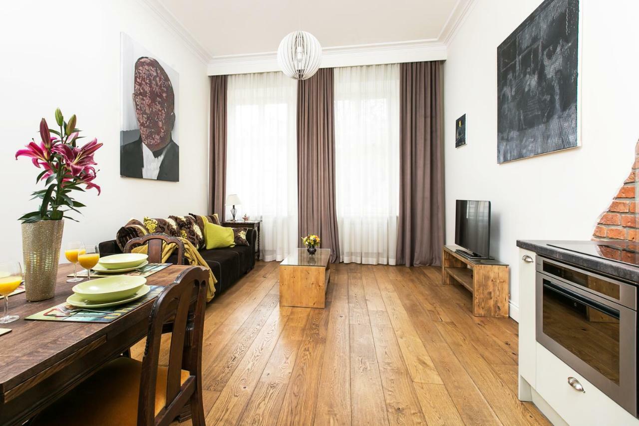 Old Town Brigue Apartment By Otium Krasków Eksteriør bilde