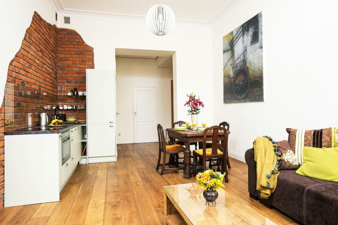 Old Town Brigue Apartment By Otium Krasków Eksteriør bilde