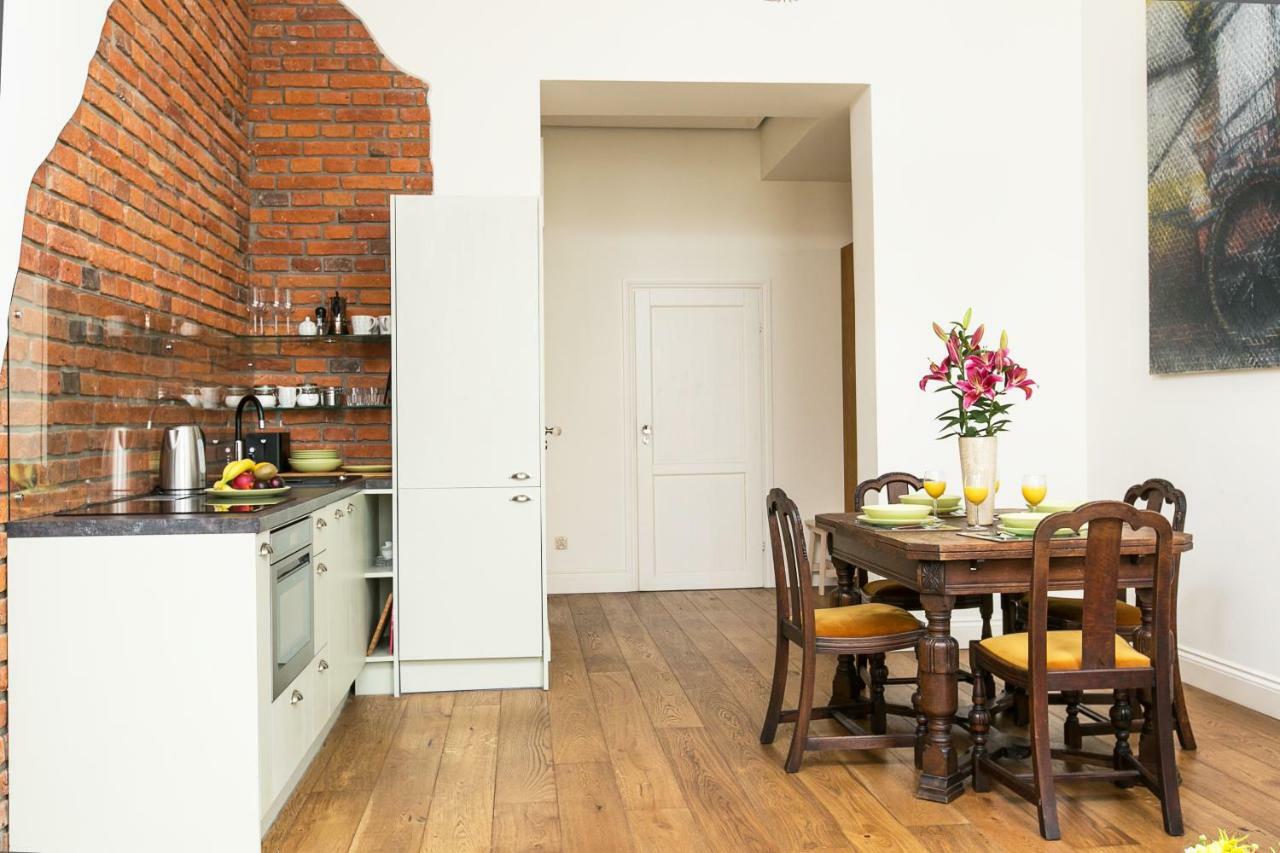 Old Town Brigue Apartment By Otium Krasków Eksteriør bilde