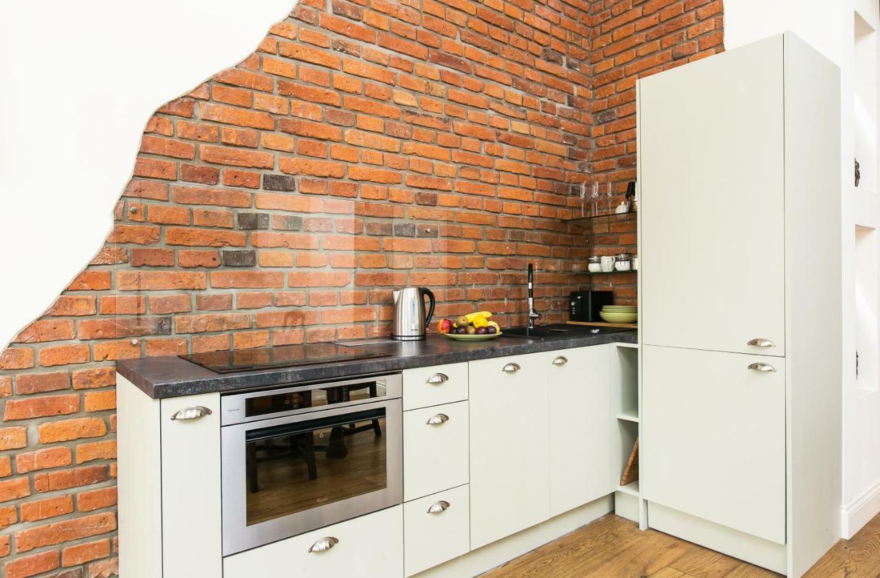 Old Town Brigue Apartment By Otium Krasków Eksteriør bilde